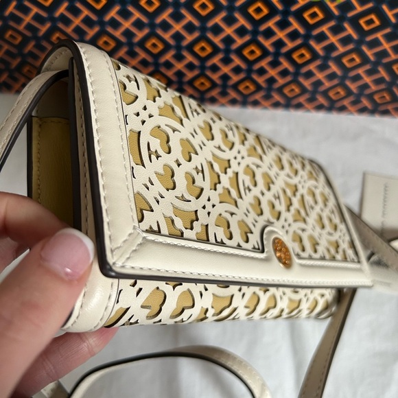 Tory Burch T Monogram Laser Cut Wallet Crossbody Bag New Ivory Beeswax Gold - Picture 4 of 14